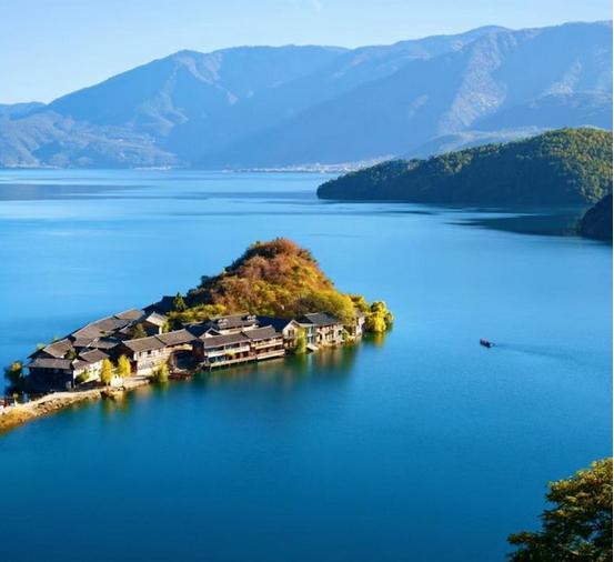 泸沽湖.jpg