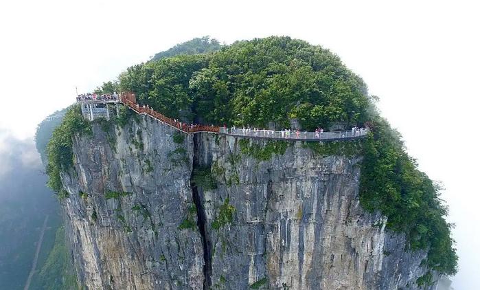 天门山玻璃栈道.png